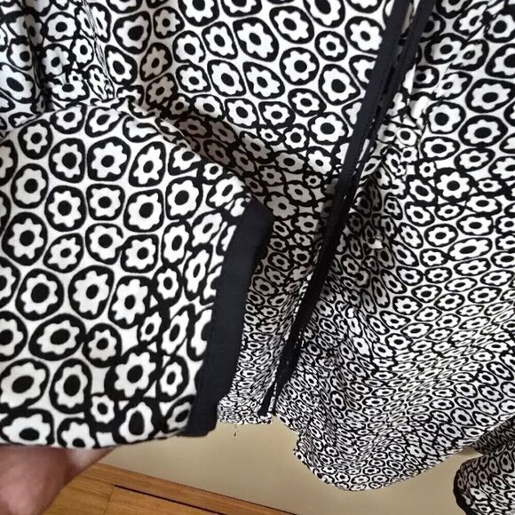 Like NEW Talbot's Bow-Tie Blouse in Black & White Flower Pattern XS - Picture 7 of 7